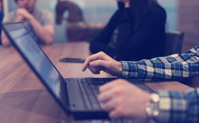 UI设计自学还是报班好