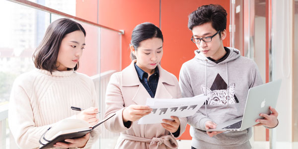 档案管理人员图片