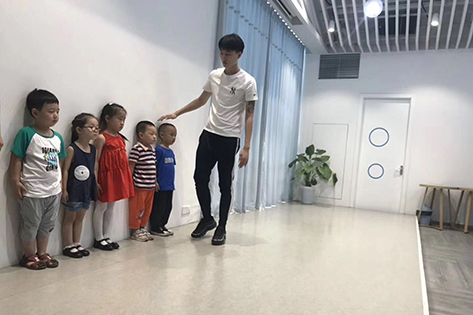 正确且优美的站姿