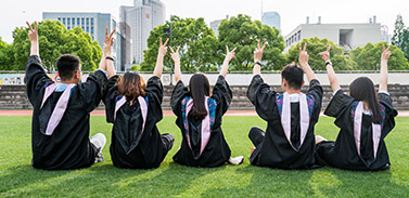 本科背景普通者