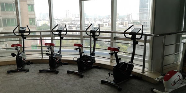 诚安信教育健身区域