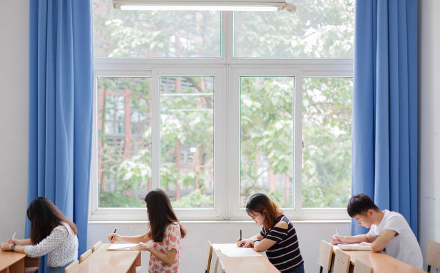 雅思线上培训和线下哪个好