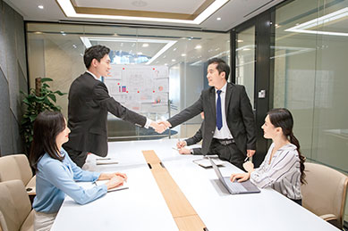 成为各种场合中的焦点人物