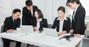 以体验式训练为要素