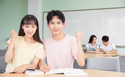 出国留学的人群