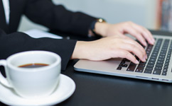 具备跨界定制能力