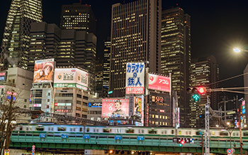 70%的课程为口语会话课，60%的课程为外语训练课，毕业不止拿到认可的日语证书，更有实际的运用能力。