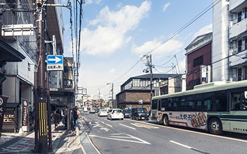衣食住行、纯日语交流区发起的话题，和聊天必须用日语表达，为学员创造母语式的学习环境。