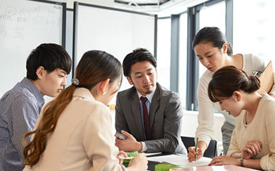 审核，准备材料，面谈辅导；申请人递交材料，参加面谈