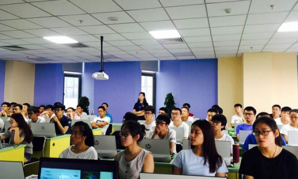北京达内it教育vr制作培训学费多少钱？