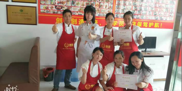 南宁创鼎餐饮培训中心学员毕业风采