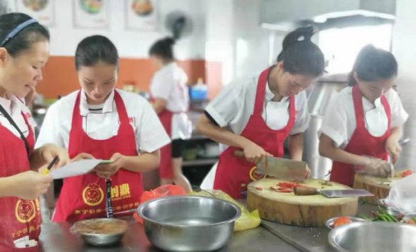 南宁创鼎餐饮培训中心教学情景是怎么样的？