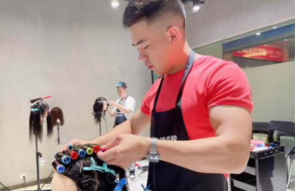 美发专业系统培训班